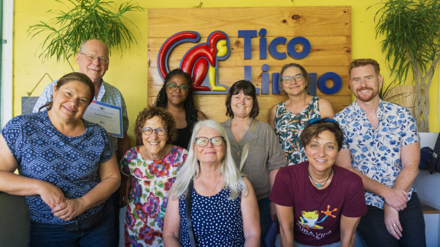 Tico Lingo Group Photo with Spanish Students and Staff