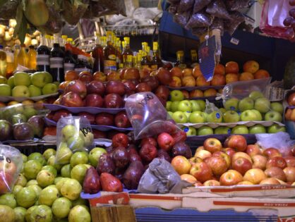 Traditional Market vs Modern Supermarket
