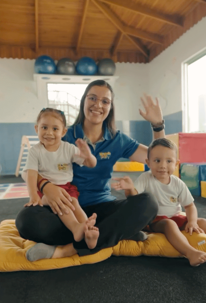 Volunteer working with Children_Costa Rica_Tico Lingo