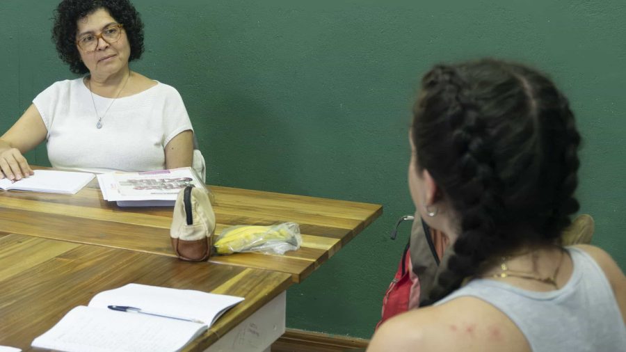 private-spanish-lesson-adult-classroom-teaching-ticolingo-spanish-school-teacher