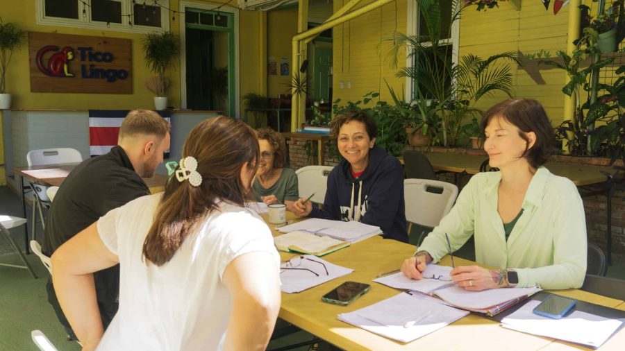 super-intensive-spanish-lesson-adult-classroom-teaching-ticolingo-spanish-school-teacher