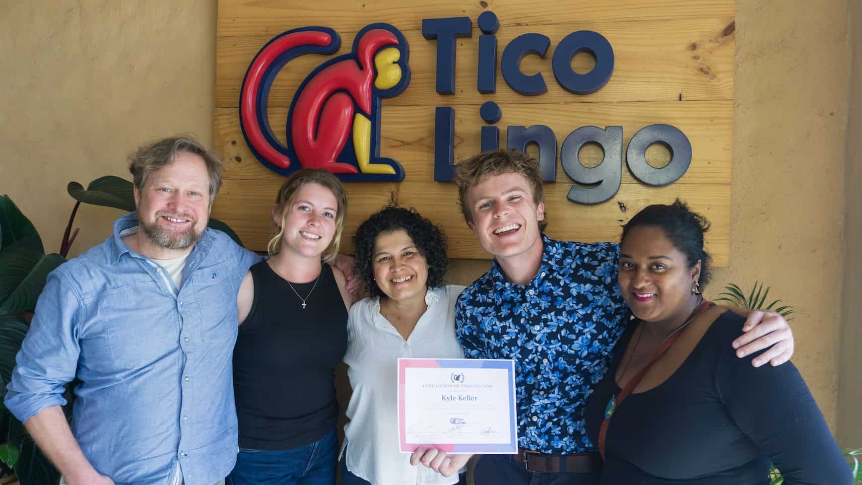 our-students-grouppicture-graduation-adult-ticolingo-spanish-school-1